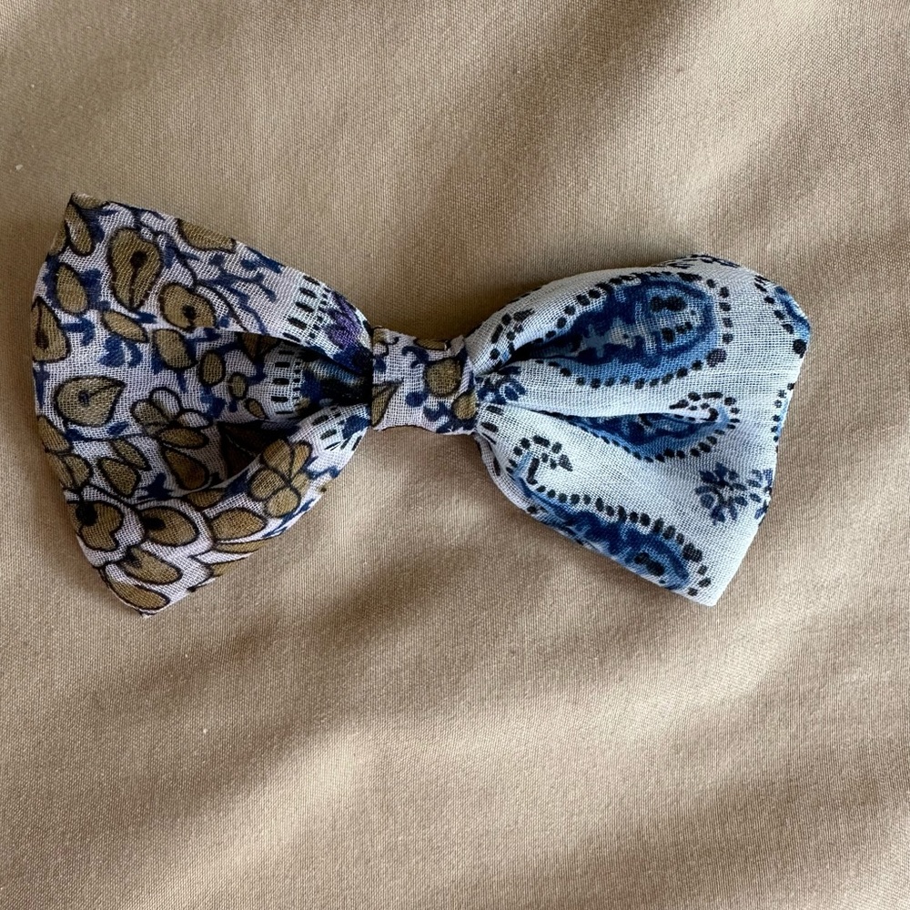 Blue paisley bow with clip! New!